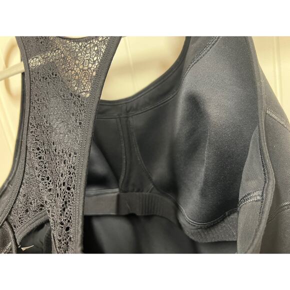 Gap Fit work out tank - built in Bra - Picture 3 of 4